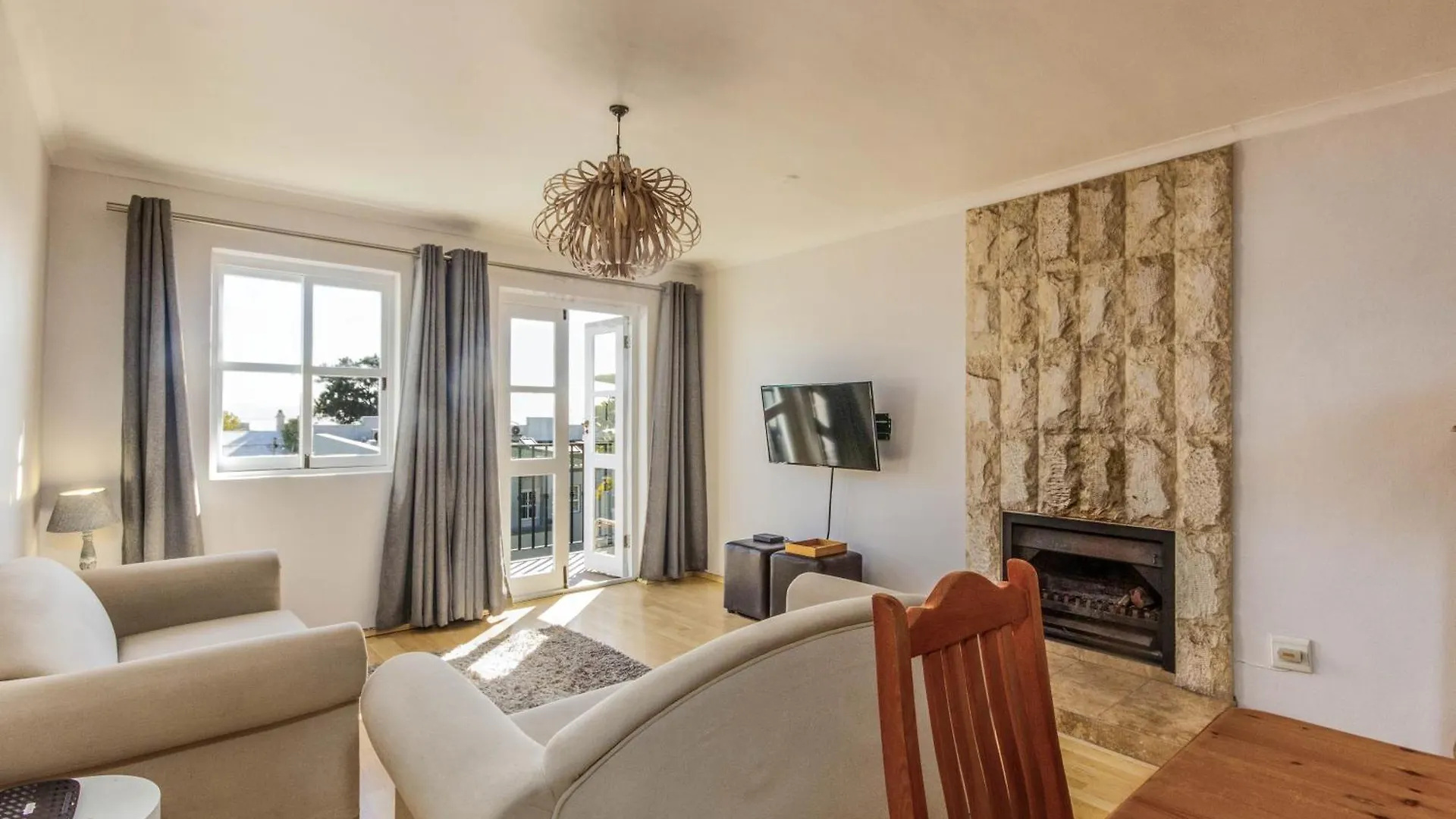 Stylish 3-Bedroom Retreat In Cape Town Your Ideal Vacation Getaway Apartment