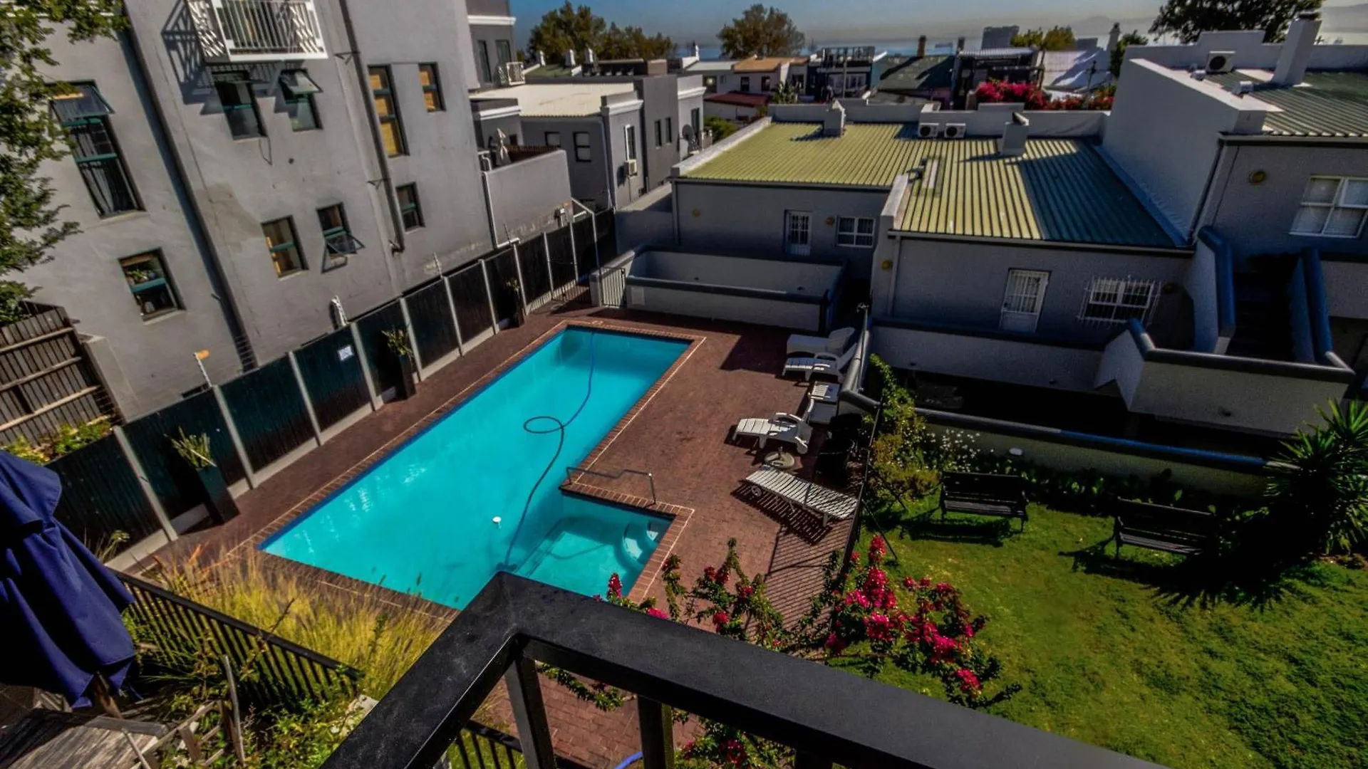 Stylish 3-Bedroom Retreat In Cape Town Your Ideal Vacation Getaway