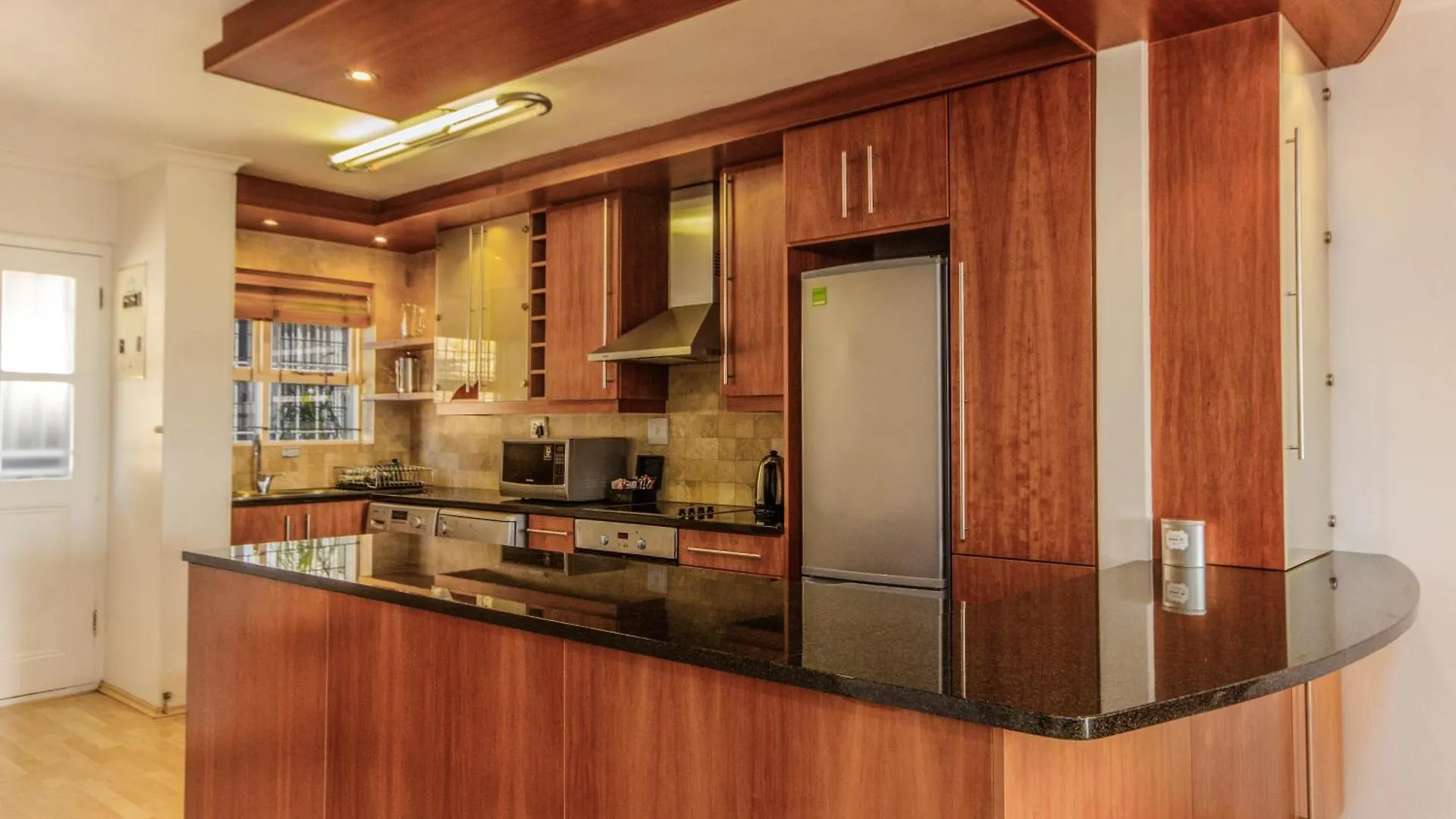 Apartment Stylish 3-Bedroom Retreat In Cape Town Your Ideal Vacation Getaway